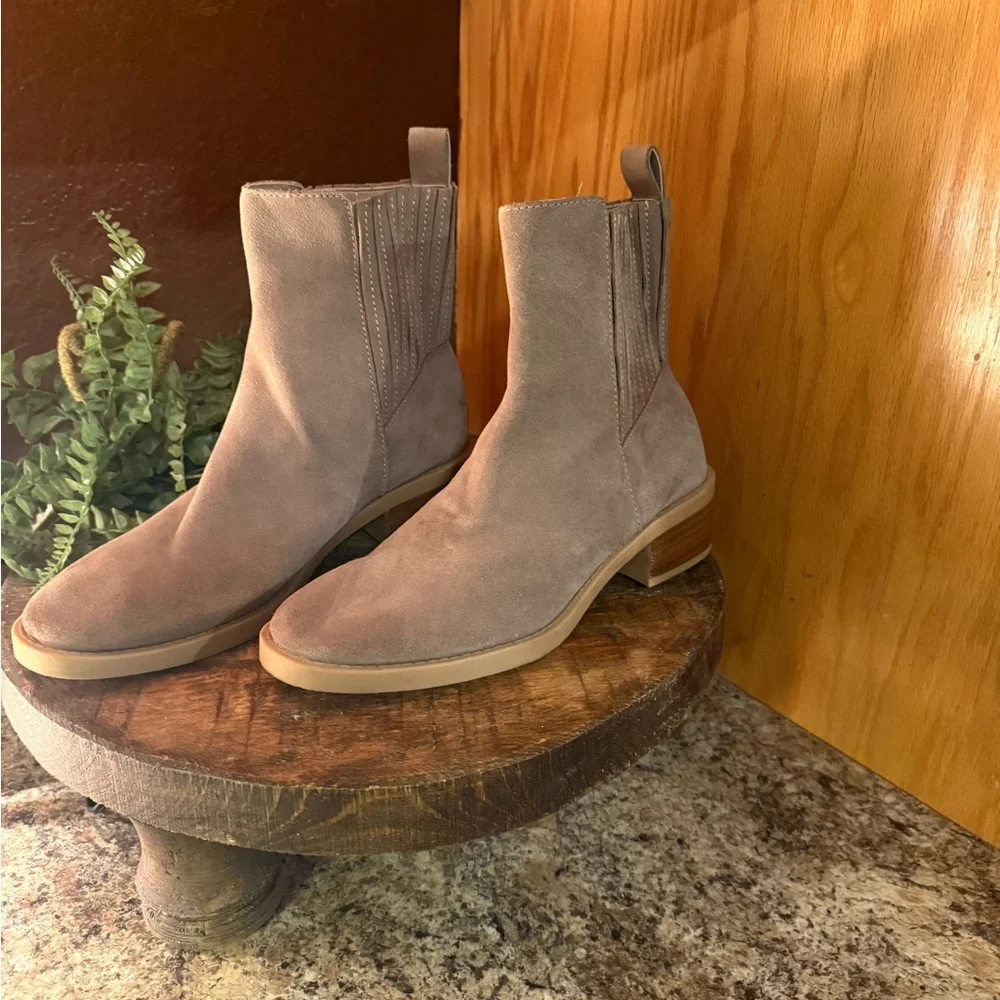 Dolce Vita Taupe Suede Ankle Booties size 8.5 - Picture 6 of 6